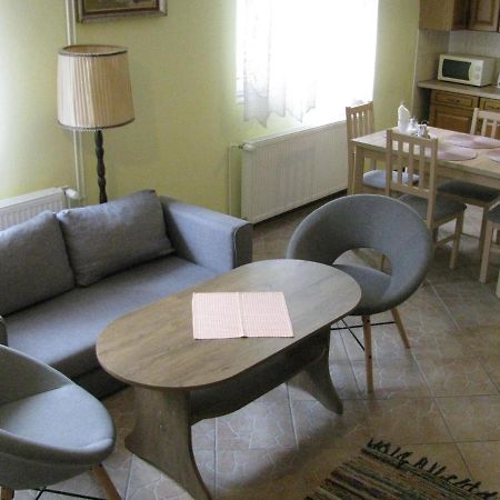 Modern Apartment In Carlsbad With Garden Karlsbad Buitenkant foto