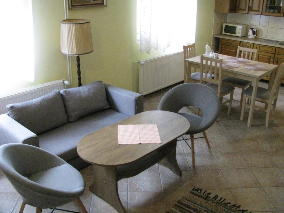 Modern Apartment In Carlsbad With Garden Karlsbad Buitenkant foto
